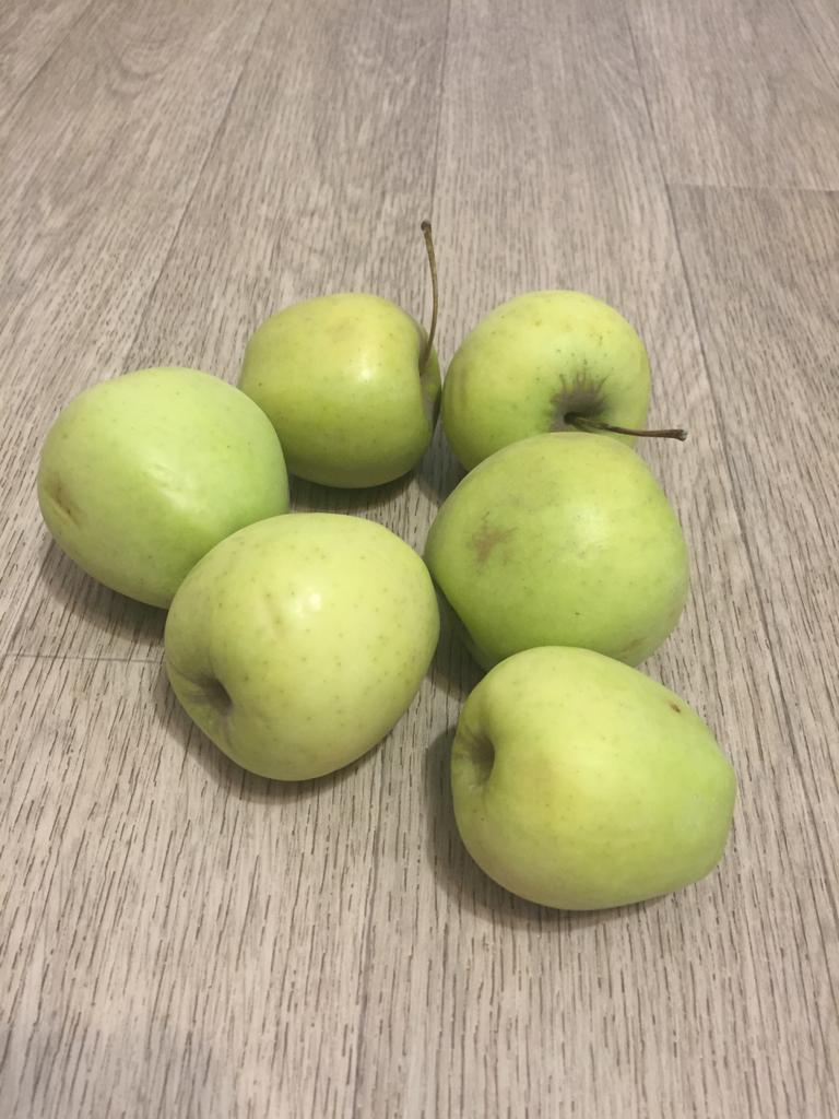 Яблоки.